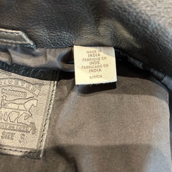 Levi’s real leather jacket in size small. Never worn - Picture 3 of 4